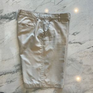 Men’s hybrid khaki golf shorts